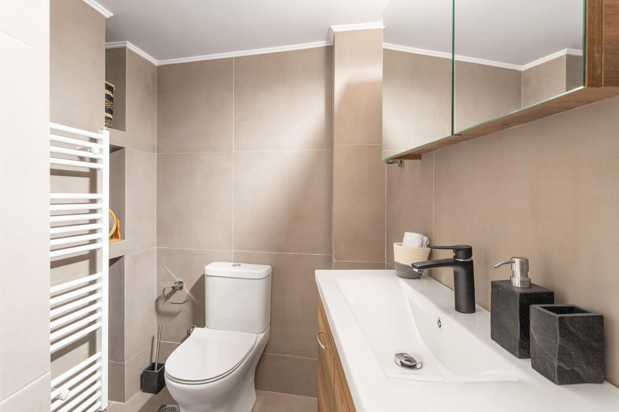 Deluxe 3-Bdrm Urban-Industrial Apt At Acropolis 雅典 外观 照片