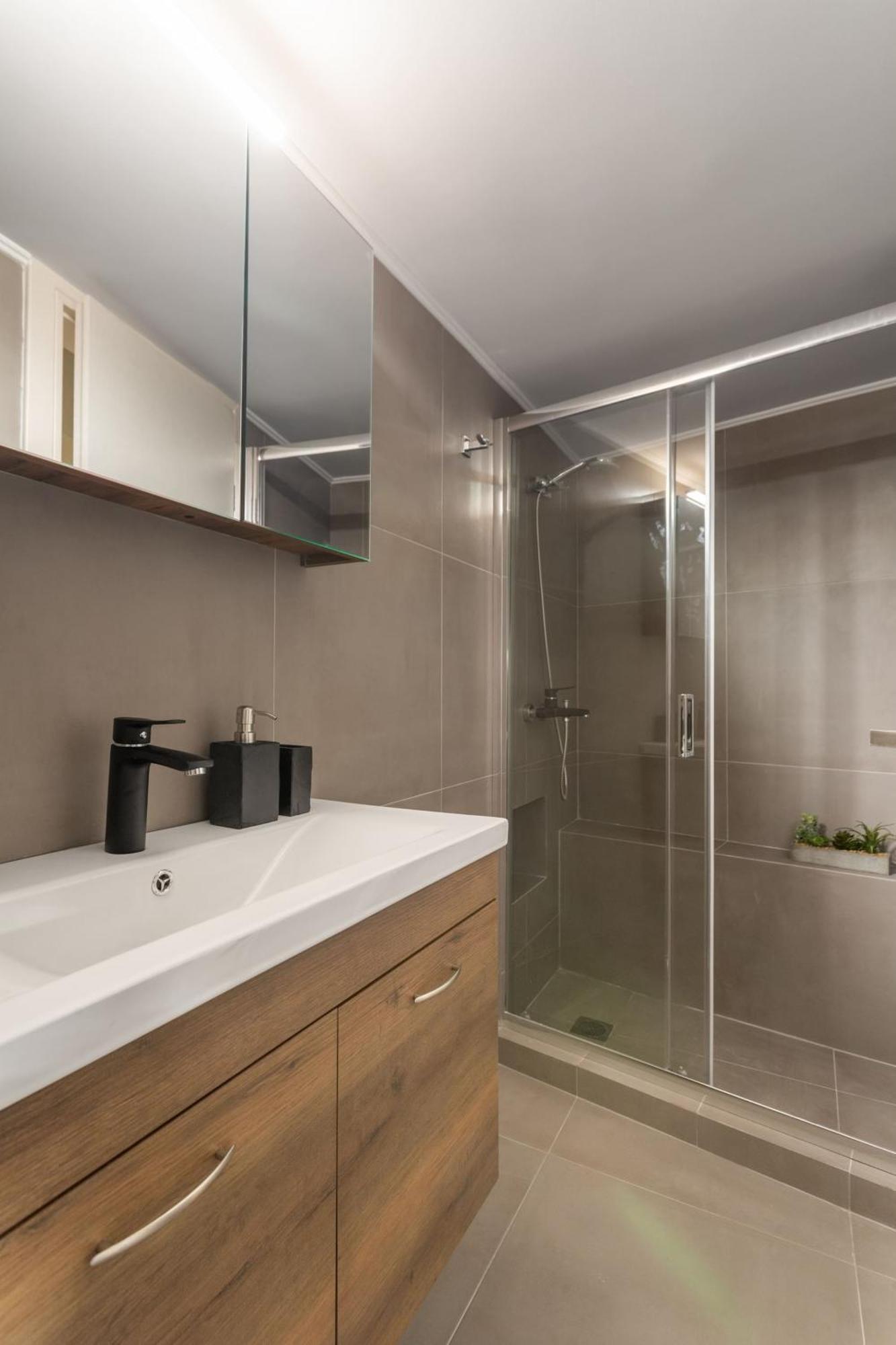 Deluxe 3-Bdrm Urban-Industrial Apt At Acropolis 雅典 外观 照片