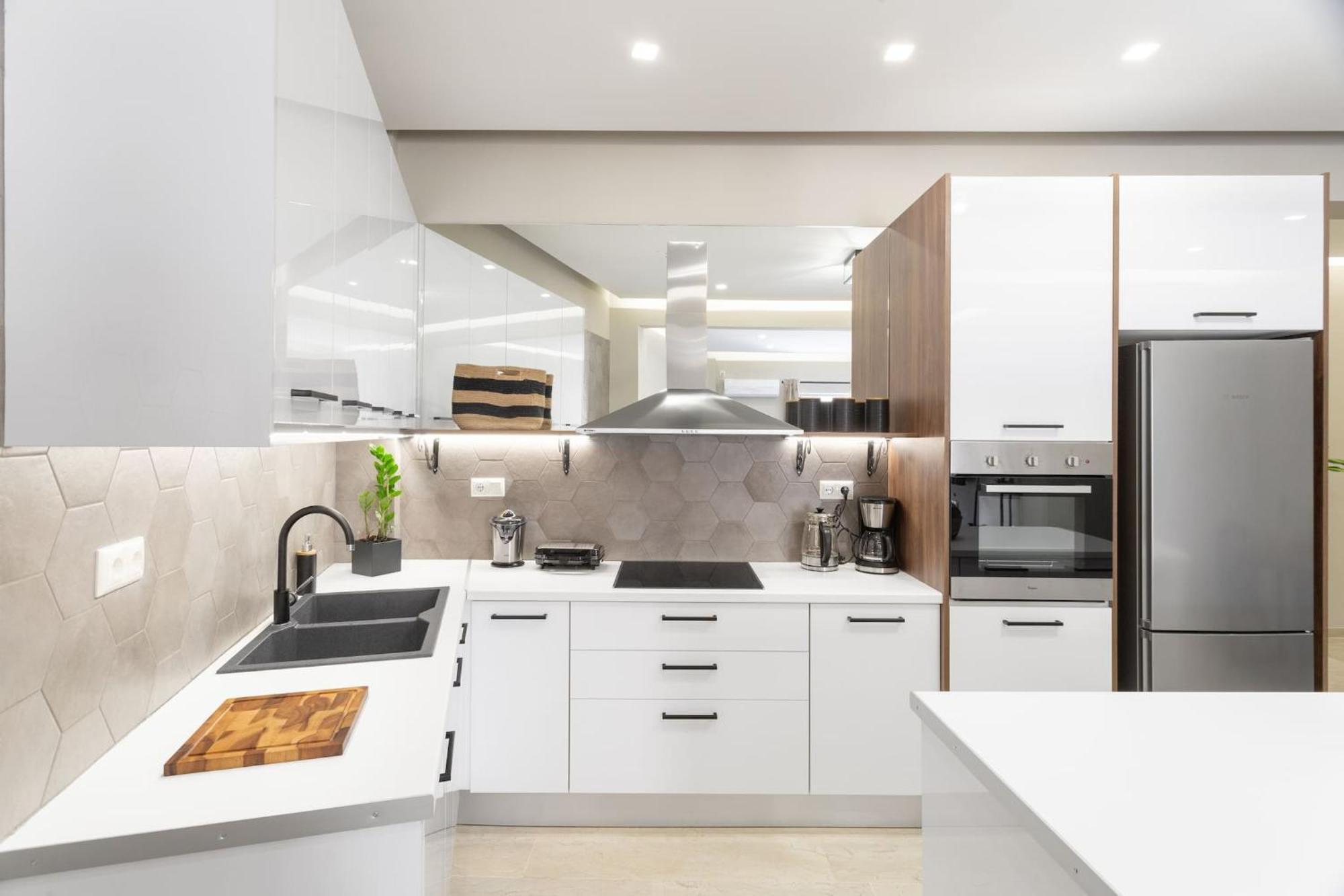 Deluxe 3-Bdrm Urban-Industrial Apt At Acropolis 雅典 外观 照片