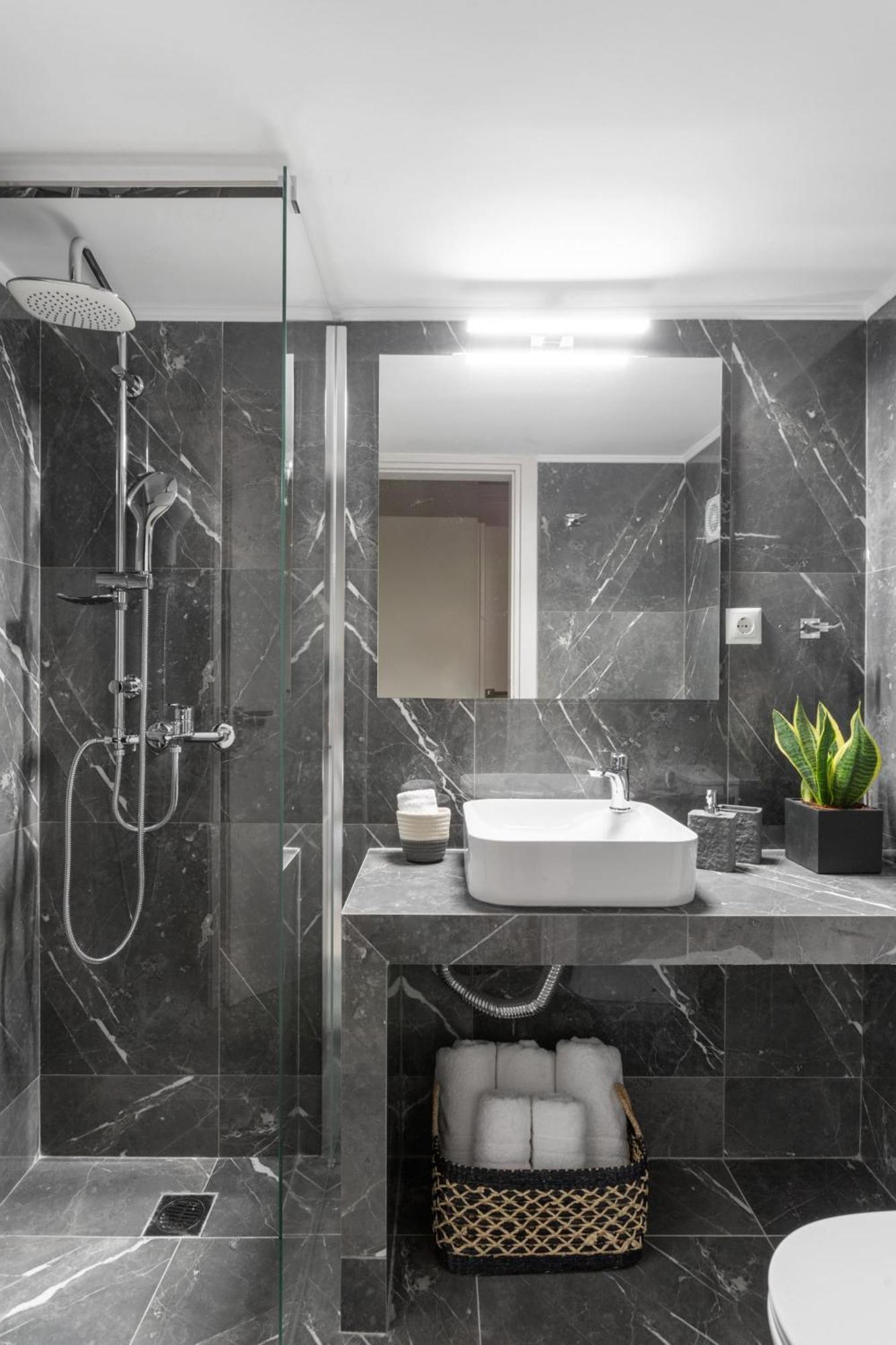 Deluxe 3-Bdrm Urban-Industrial Apt At Acropolis 雅典 外观 照片