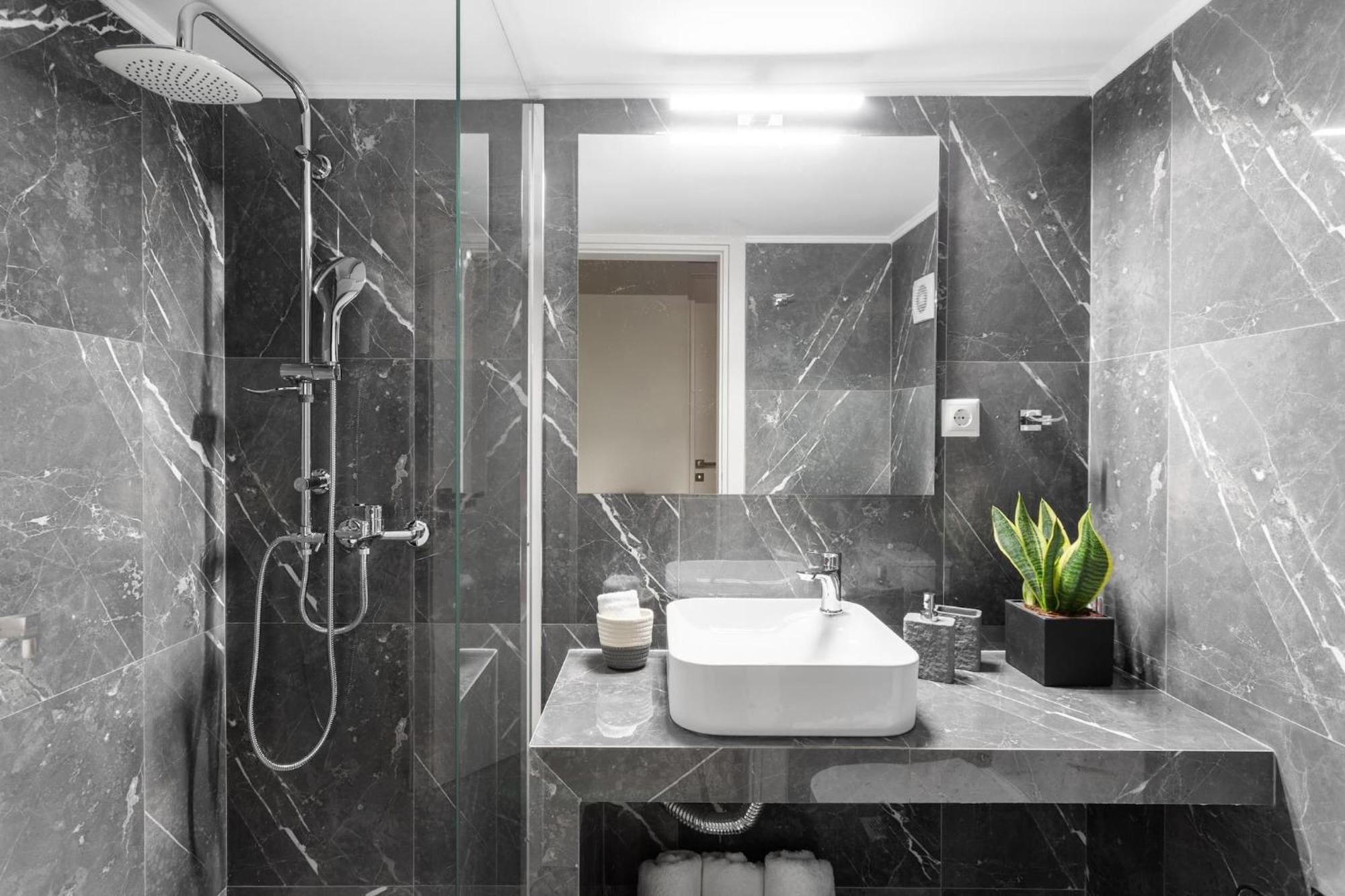 Deluxe 3-Bdrm Urban-Industrial Apt At Acropolis 雅典 外观 照片