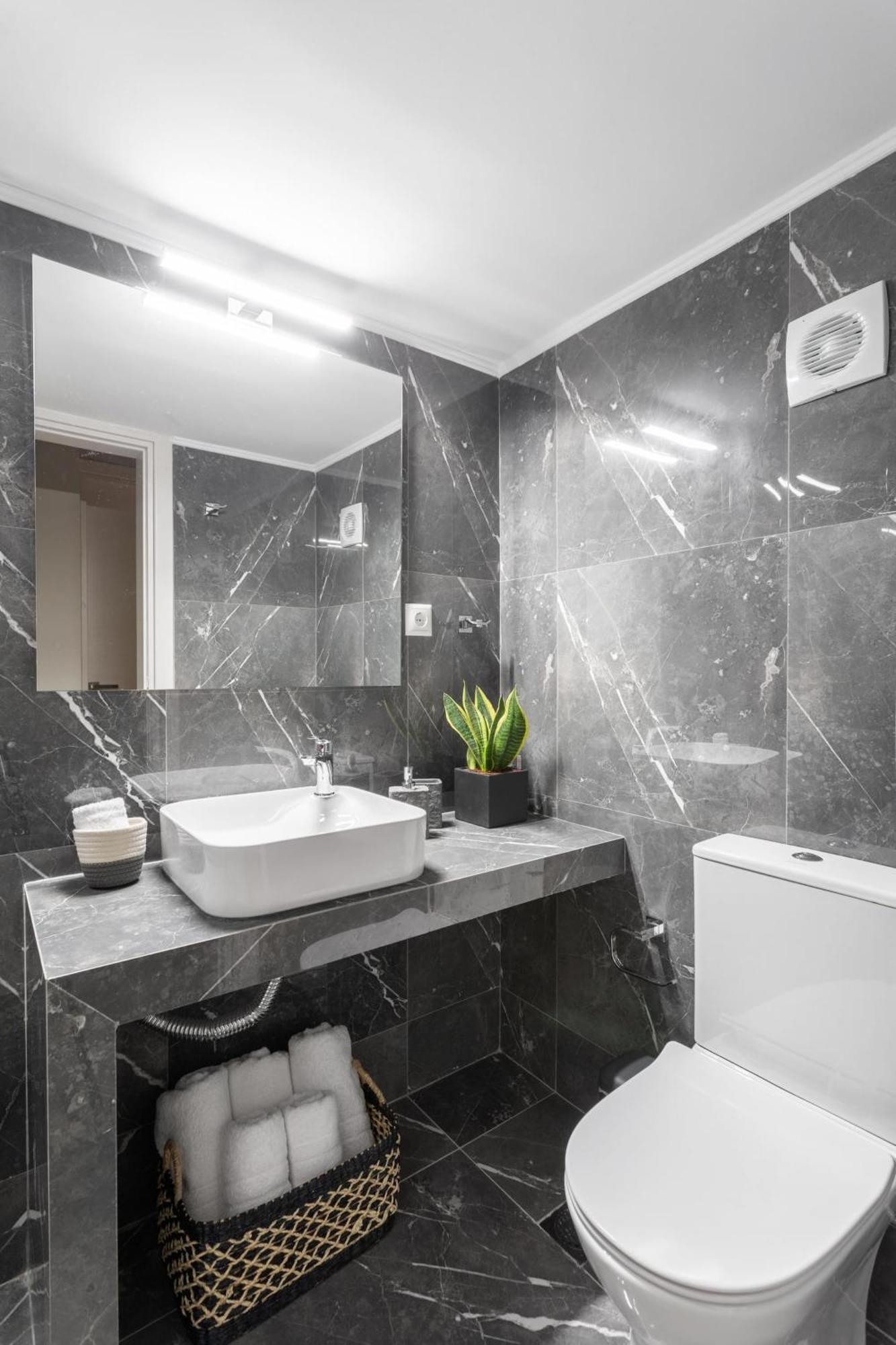 Deluxe 3-Bdrm Urban-Industrial Apt At Acropolis 雅典 外观 照片